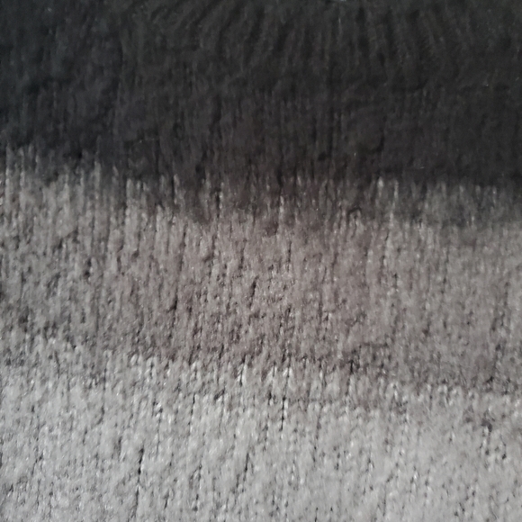 Simply vera by Vera Wang black and gray sweater size xs fits very oversized - Picture 2 of 6